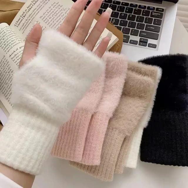 ถุงมือครึ่งนิ้วแฟชั่นเหมาะสําหรับผู้หญิงฤดูหนาวที่นุ่มและอบอุ่นหรูหราสีทึบตุ๊กตาถักถุงมือไม่มีนิ้ว