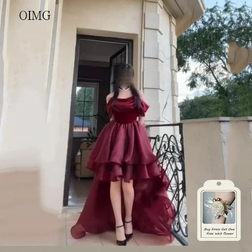 OIMG ชุดราตรีสีเบอร์กันดีแบบเปิดไหล่ ดีไซน์ไม่สมมาตร ชุดราตรีงานพรอมแบบเปิดหลัง ชุดราตรียาวถึงพื้นสำหรับงานกาล่าดินเนอร์ สามารถสั่งตัดได้