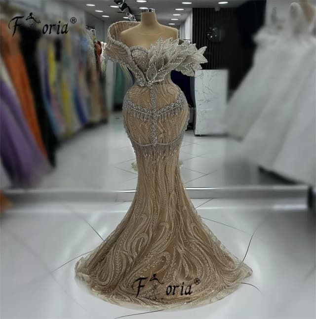 ชุดเดรสปาร์ตี้แชมเปญแบบทางการหรูหรานางเงือกมีพู่คริสตัลสีเงินผ้าปะติดผู้หญิงอาหรับ3D ชุดออกงานกลางคืนแต่งงาน